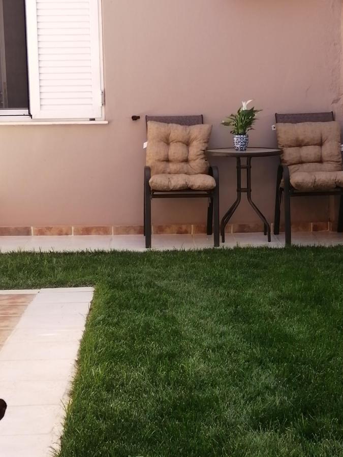 Nikoleta Apartment *